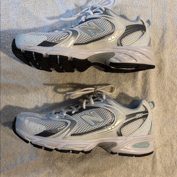 NWOT New Balance 530 White and Blue Sneakers - Picture 7 of 12